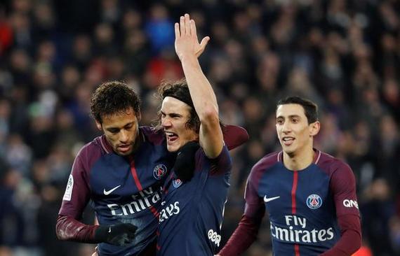  巴黎圣日耳曼主场大胜领跑积分榜  