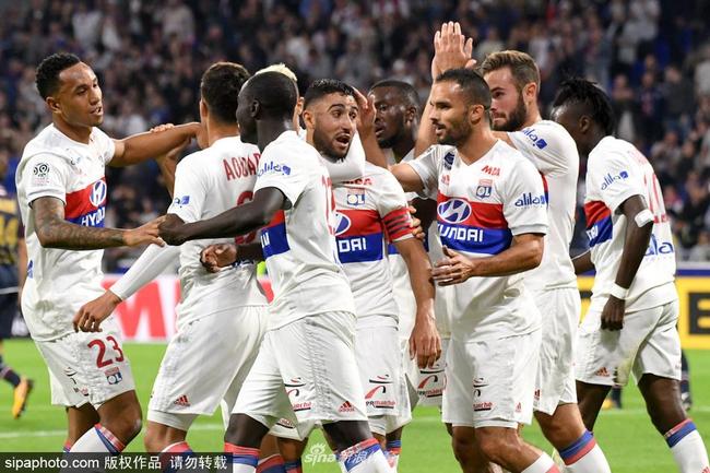  法甲焦点战延期暴雨侵袭球场  