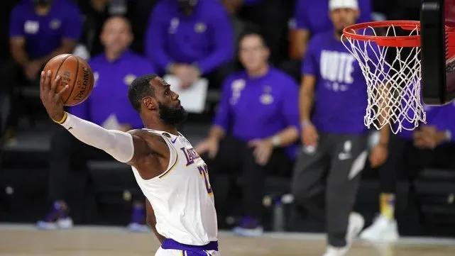  湖人末节崩盘负太阳遭横扫  