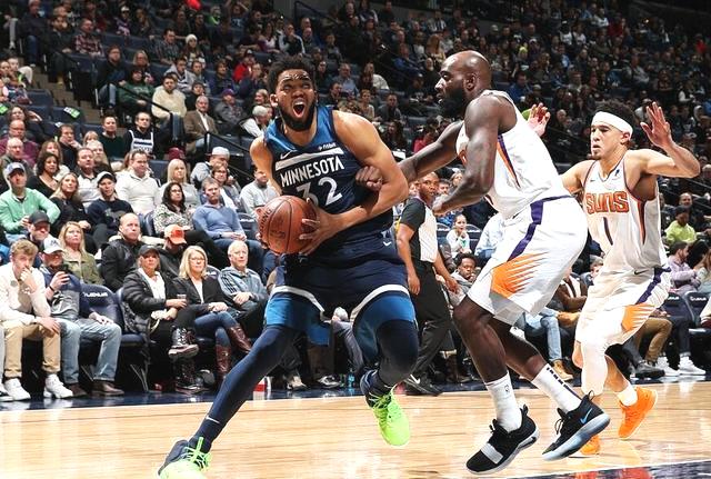  爱德华兹0.3秒绝杀森林狼气走尼克斯  