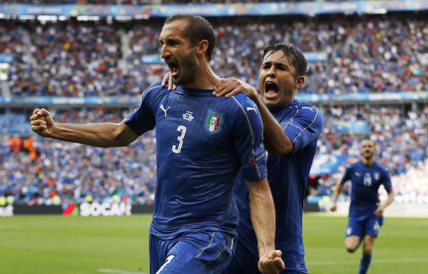  波尔多老将宝刀未老，倒钩破门点燃全场激情